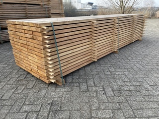 Ca. 35x Douglas Planken Fijnbezaagd, 38x200mm, lengte 400cm